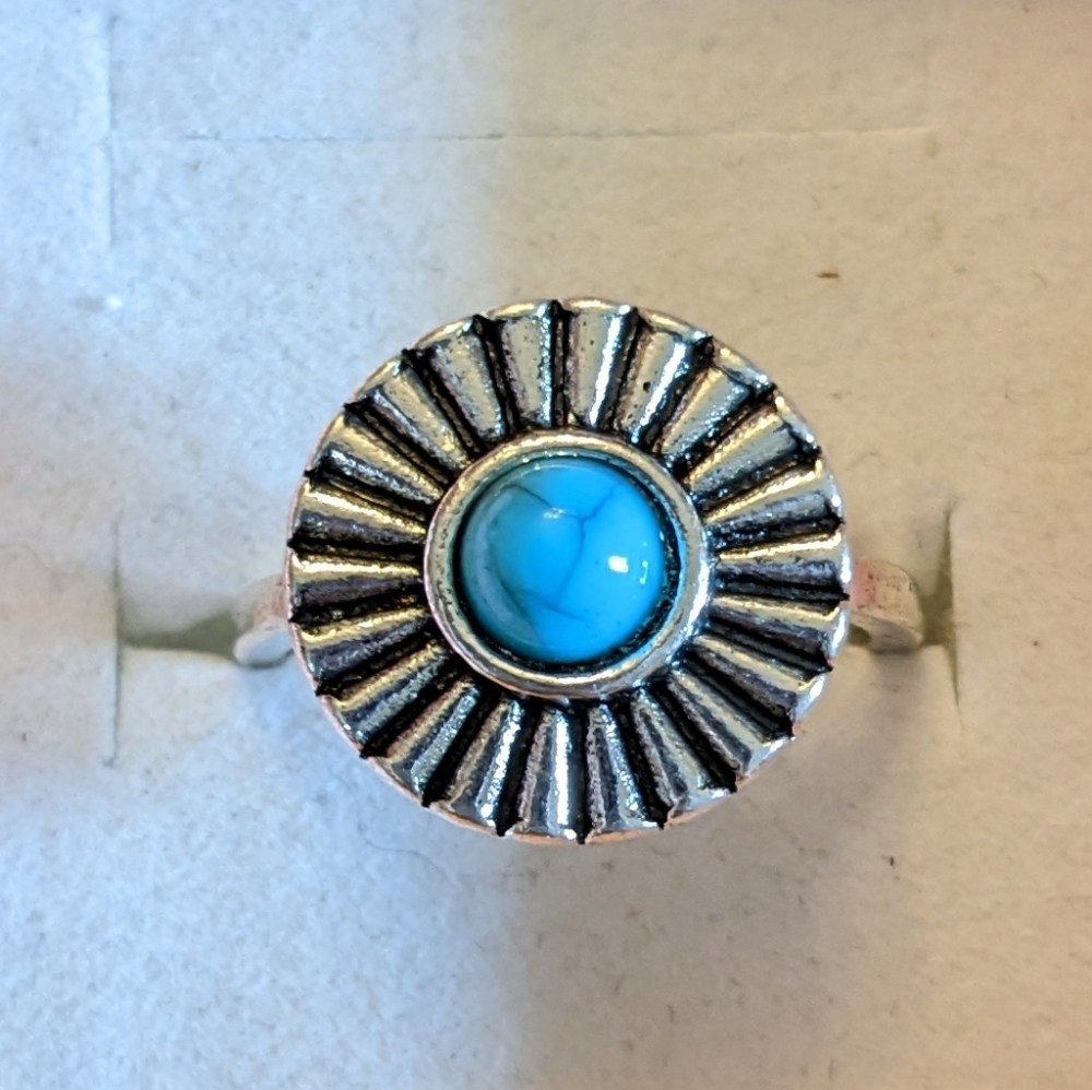 New Exaggerated Turquoise Ring Vintage Style size 7 3/4, T2B2A
